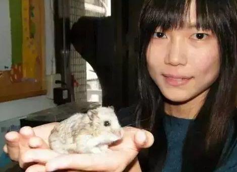 兽医将安乐死的针头扎向了自己理由竟是看太多宠物生死穷人救不了富人不想救(图11)