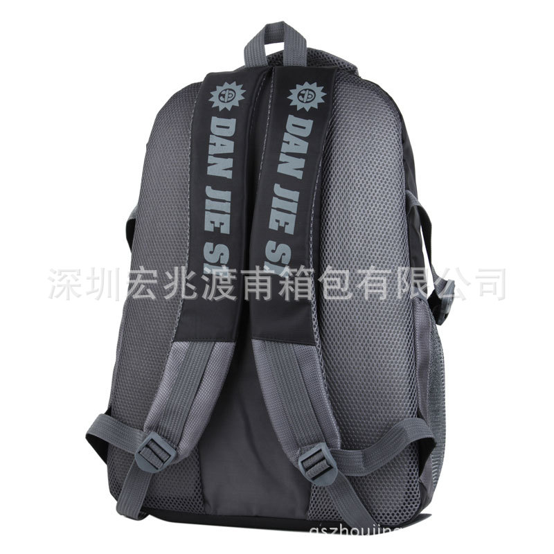 国产箱包皮具“新”意十足海外采购商收获满满(图1)
