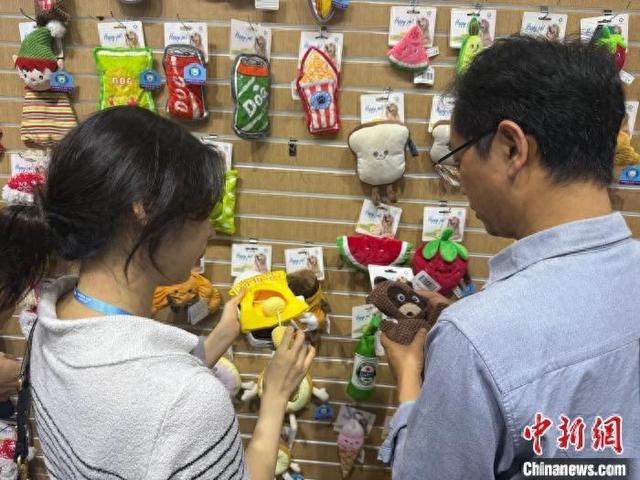 广交会观察：智能环保化宠物用品走俏(图1)